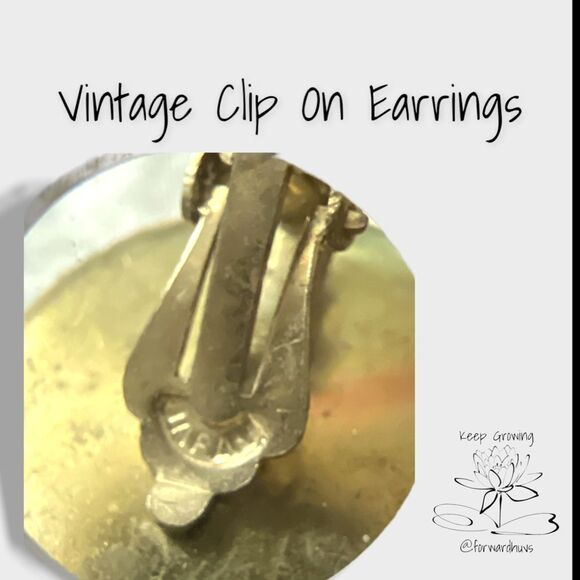 Vintage Mother of Pearl Shell Clip on Earrings - Picture 6 of 7